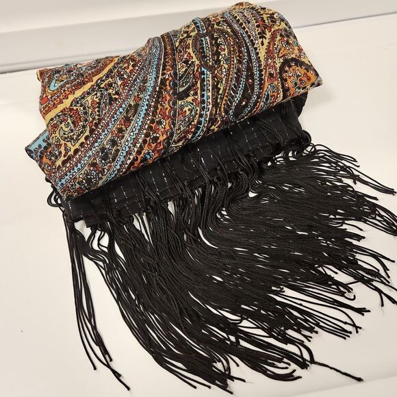 Vintage Boho Scaf with Tassle - Picture 6 of 7